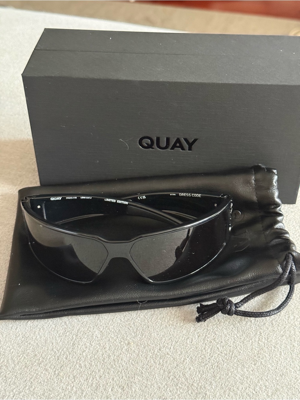 Quay Australia dress code Black Shield Sunglasses new with box new